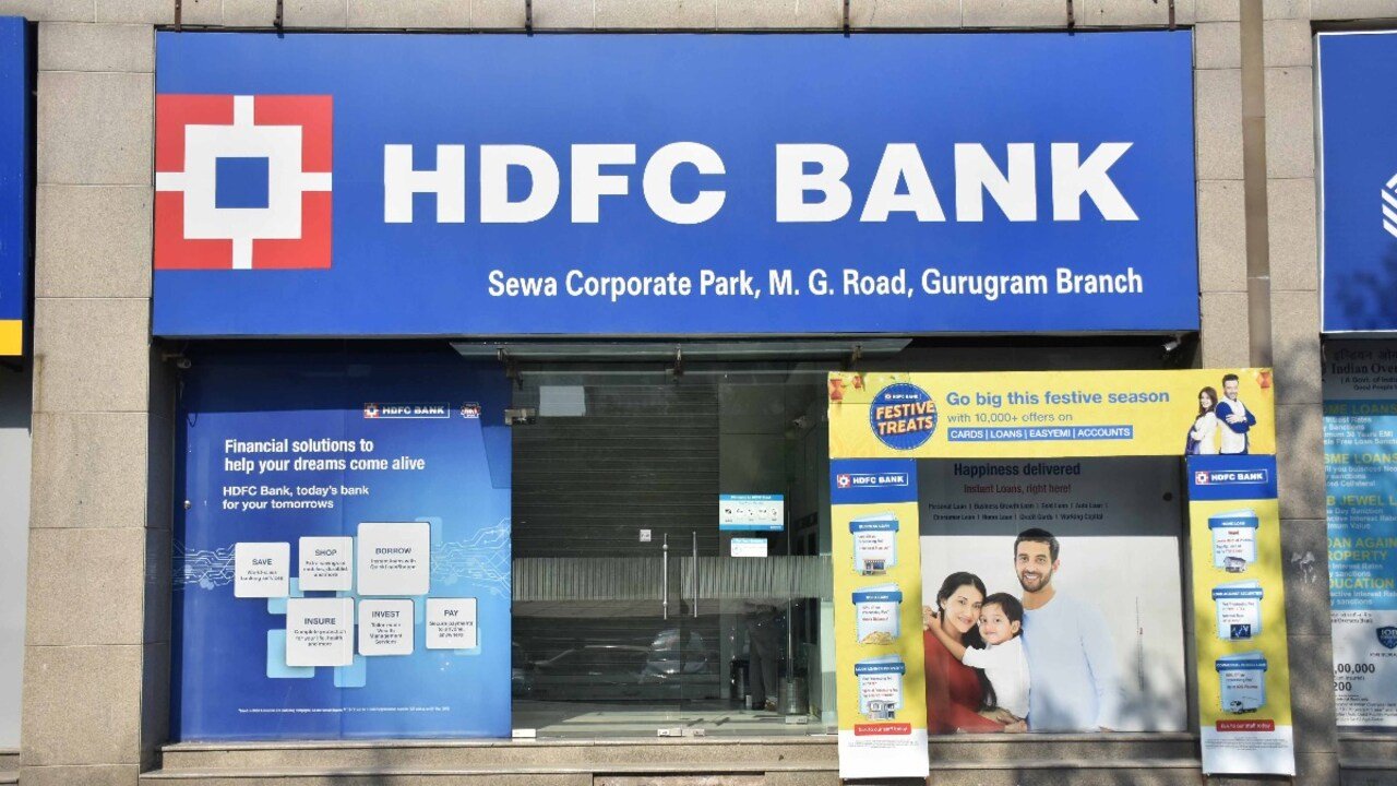 HDFC Bank Share Price Today: Why the Stock Fell Below ₹920 and What Smart Investors Should Do Next
