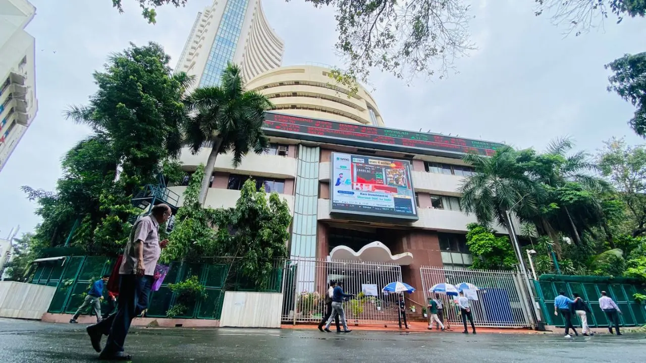 Black Friday on Dalal Street: Sensex Crashes 961 Points, ₹5 Lakh Crore Wiped Out in One Day